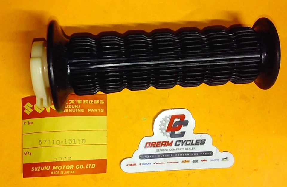 NOS GENUINE SUZUKI GT750 RH THROTTLE GRIP OEM 57110-15110 GT 750 NEW 57110-31012 - Image 1 of 1