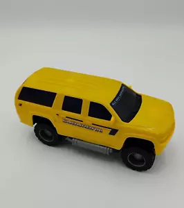 Chevrolet 2012 Suburban gelb Kunststoff Spielzeug LKW 9" - Bild 1 von 11