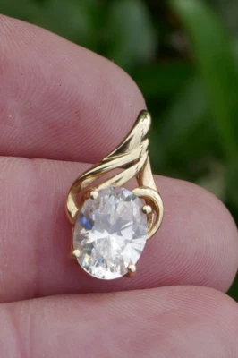 Vintage 14k Yellow Gold & Cubic Zirconia Pendant - 1.5 Grams - Image 1 of 4