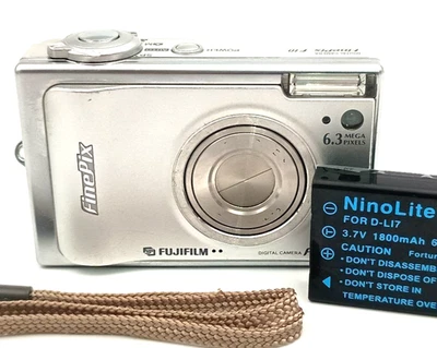 FUJIFILM FINEPIX F10 COMPACT DIGITAL CAMERA SILVER from japan - Image 1 of 4