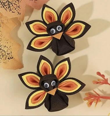 Pinzas para el cabello de pavo hechas a mano Foto 1 de 3