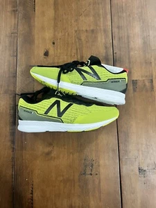 Zapato para correr New Balance RevLite Hanzo para hombre en amarillo talla 8,5 ancho - Imagen 1 de 6