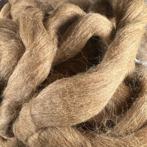 100% Alpaca Roving Adult Huacaya Medium Rose Gray 4 Oz Some VM  25 Microns - Picture 1 of 2