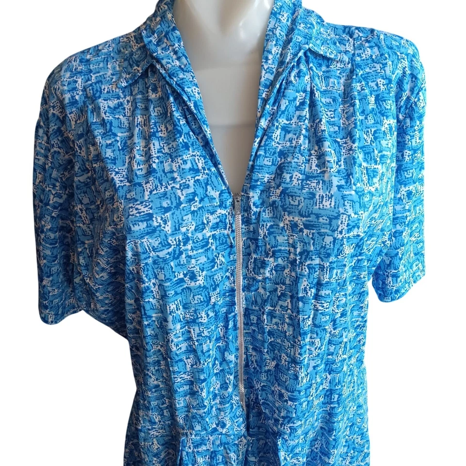 1OF1 Vestido de Casa Hecho a Mano Grande Vintage Años 1946 Azul Estampado Abstracto Cremallera Frontal Foto 1 de 4