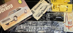 Boxed 1/25 Scale AMT 1965 Buick Riviera 3 N 1 Car Model Kit *Missing Rücklichts* - Bild 1 von 9