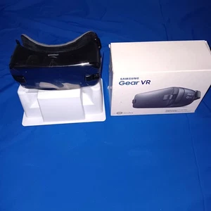 Samsung Gear VR Oculus SM-R323N Virtual Reality Headset NEW - Picture 1 of 3