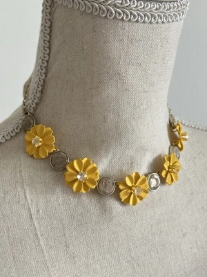 🆕 Colar Ann Taylor de fábrica floral amarelo com detalhes em cristal - Imagem 1 de 4