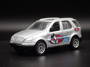 1998-2005 Mercedes-Benz ML 430 Connecticut 1:64 Diorama Scala Modellino Auto - Foto 1 di 7