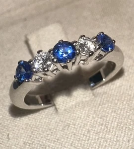 Anillo Compromiso de Oro Blanco 18kt. Alternata con Diamante Y Zafiros Naturales - Imagen 1 de 6