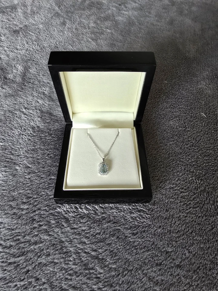 Natural Aquamarine 0.96ct and Diamond 0.20ct Emerald Shaped Pendant - Image 1 of 4