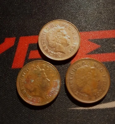Queen Elizabeth II Set of 3  D.G. One Penny Coin Reg F.D. 1998-2000-2001 - Image 1 of 4
