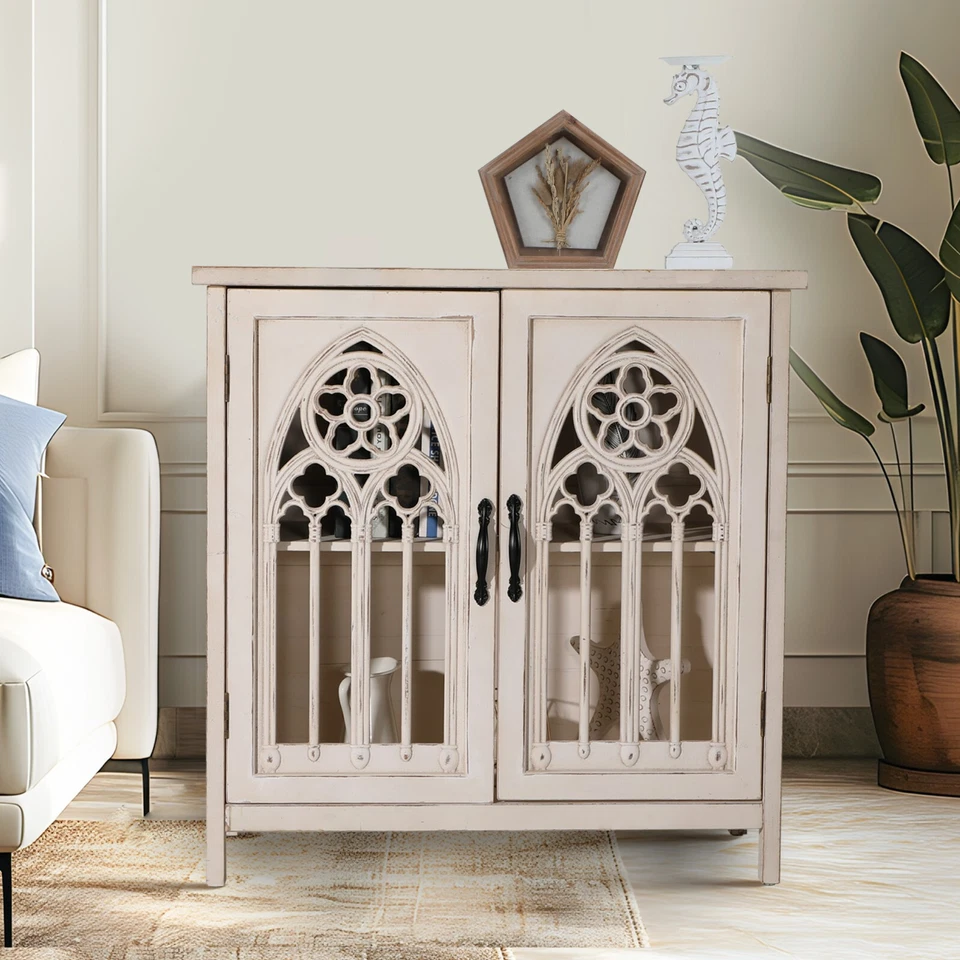 Vitrina de almacenamiento de acento envejecido con puertas de ventana de iglesia talladas huecas Foto 1 de 4