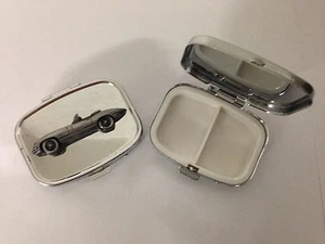 Sports Car E Type Roadster ref102 pewter effect emblem on silver metal pill box - Picture 1 of 1