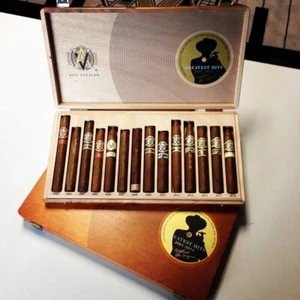 Rara Edición Limitada Avo Uvezian Greatest Hits 2001-2014 Caja de Puros de Madera Vacía - Imagen 1 de 11