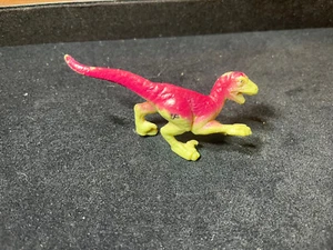 Modellino dinosauro vintage Jurassic Park Kenner 1993 Raptor Hatchling - Foto 1 di 2