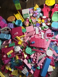 Shopkins Konvolut Figuren, Zubehör, Display + Shopkins Legos Anleitungen - Bild 1 von 7