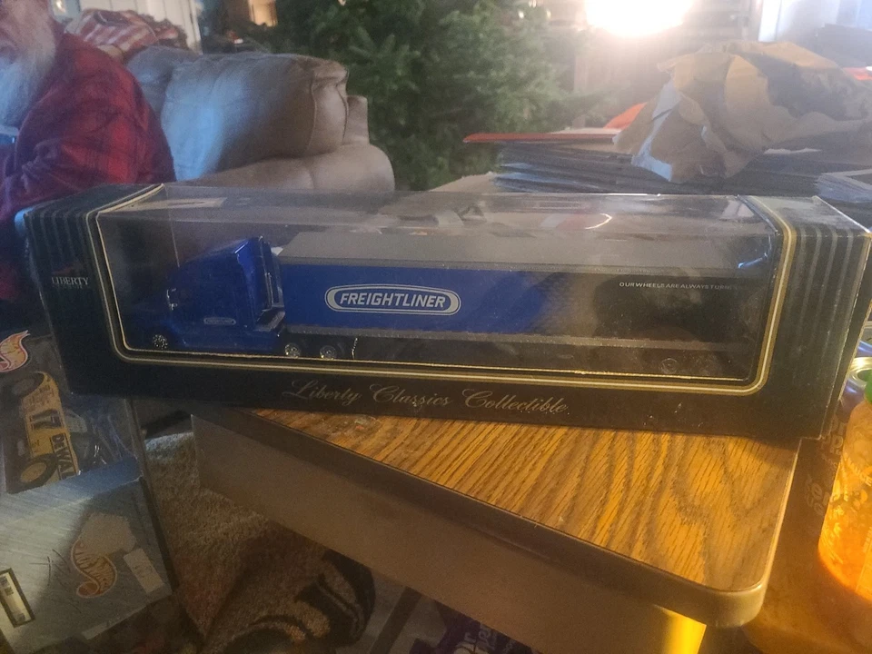 Semirremolque Liberty Classics Blue Freightliner y remolque #20278 fundido a presión NUEVO Foto 1 de 1