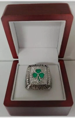 Kevin Garnett - Anillo Campeonato Boston Celtics 2008 con caja de exhibición de madera Foto 1 de 4