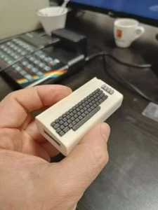 Retro Case for Scheda Raspberry Pi Zero and Zero 2W, Commodore 64 / VIC 20 - Foto 1 di 8