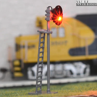 1 x HO scale model railroad train signals green over red LED block signal #G6CM - Image 1 of 3