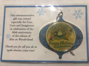 2011 miembro del elenco de Disney Alicia en el País de las Maravillas Familia Fiesta Celebración Ornamento - Imagen 1 de 3