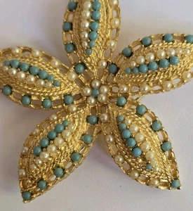 Sarah Coventry Gold Tone Star Fish Brooch Pin Faux Pearl Turquoise Beads Vtg - Imagen 1 de 8