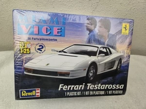 REVELL MIAMI VICE FERRARI TESTAROSSA MODELLBAUSATZ NEU FABRIKVERSIEGELT - Bild 1 von 4
