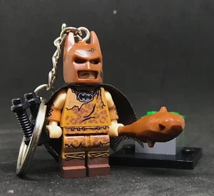LEGO © KEYCHAIN KEYRING HERO DC COMICS BATMAN CAVEMAN - THE GIFT 🎁 - - Picture 1 of 7