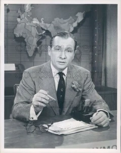1955 Press Photo NBC News Caravan Reporter Commentator John C Swayze 1950s - Picture 1 of 2