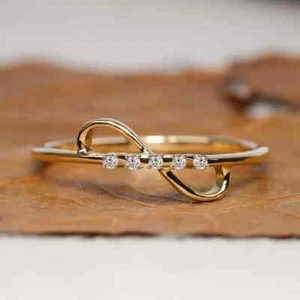 Anillo de compromiso de diamantes simulados de corte redondo de 0,50 quilates enchapado en oro de 14 quilates - Imagen 1 de 7