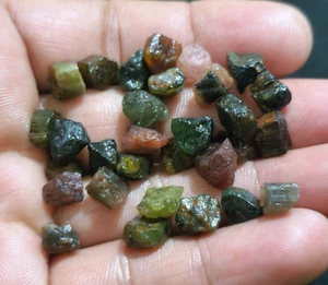 Maravilloso lote de 30 piezas de turmalina cruda multi tamaño 7-10 mm turmalina joyería en bruto - Imagen 1 de 6