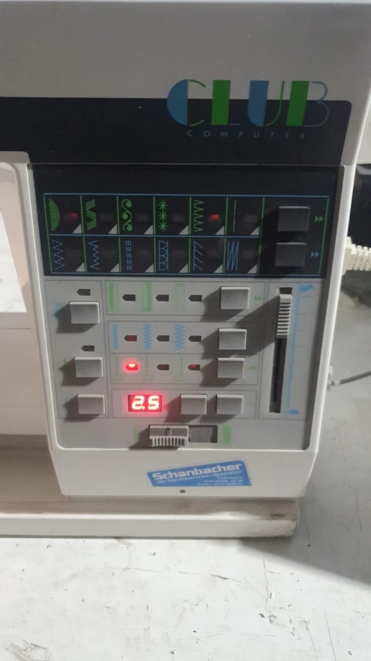 Nähmaschine Elna Club 500mit Fußpedal, Anleitung, Haube  - Bild 1 von 4