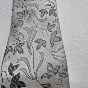 Dolce Gabbana Mens Neck Tie Gray Mercury Silver 100% Silk Classic Paisley Floral - Picture 1 of 4