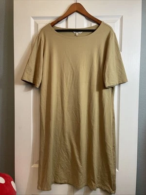 Vestido TravelSmith nude/bege/castanho tecido resistente a rugas, manga curta GG - Imagem 1 de 4