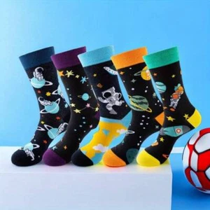  Herren Space Universum Mond Sterne Planeten Raumfahrer Neuheit Charakter Socken UK 6-11 - Bild 1 von 6