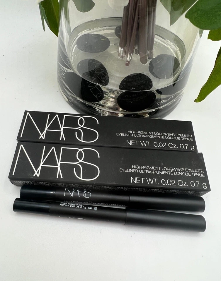 2 Lápiz delineador de ojos negro Nars delineador de ojos a lápiz Via Veneto 0,02 OZ / 0,7 g cada uno Foto 1 de 2