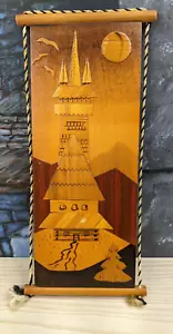 Placa de pared vintage de madera con incrustaciones de paja castillo murciélagos luna arte popular aves de 6" × 13" - Imagen 1 de 11