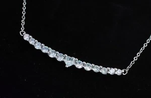 Collana tennis in argento 925 con zirconi AAA con cuore bianco centrale - Foto 1 di 16