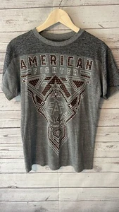Camiseta American Fighter Gris Para Hombre Talla Mediana por Hebilla Gráficos Delantero y Trasero - Imagen 1 de 4