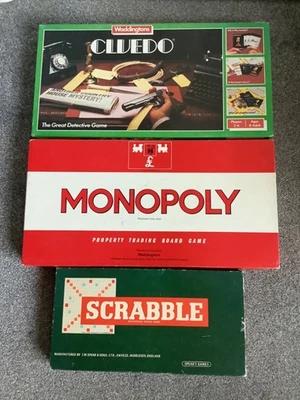 Bundle 3 Vintage Board Games Red Box Monopoly/Cluedo/Scrabble in Good Condition - Image 1 of 4