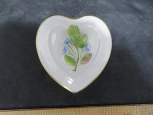 Caja de baratijas caja de pastillas Coalport en forma de corazón con diseño floral 3D - Imagen 1 de 8