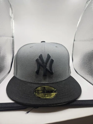 New York Yankees Grey & Black 59FIFTY Fitted Hat 7 3/ 8 - Image 1 of 4