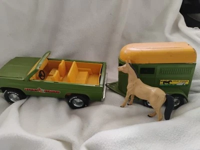 Vtg Nylint Stables Pressed Steel Jeep 12" & Horse Trailer 8" As Is - Image 1 of 4