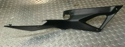 Cubierta de cuadro central Ducati 848/1098/1198 R/H usada OE P/N 482-1-140-1A 2008 en adelante Foto 1 de 4