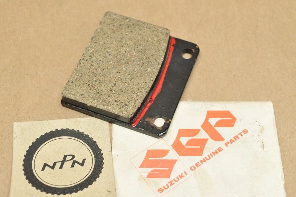 NOS 铃木 1978 - 79 GS1000 1979 GS550 GS750 One (1) 后制动卡钳垫 69130- — 第 1/1 张图片