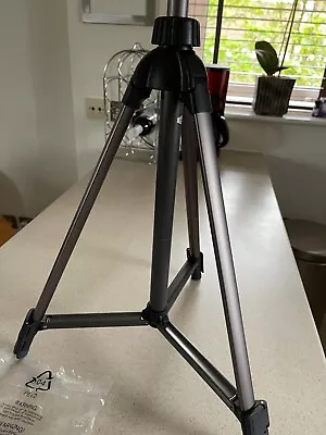 Vanguard Lightweight Aluminium Camera / Camcorder Tripod - Image 1 of 4