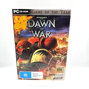 Warhammer 40,000 Dawn Of War - Game Of The Year PC CDROM (2004) With Manual - Foto 1 di 4