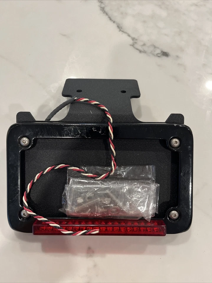 Luz de freno trasera marco matrícula LED cromada Backoff Products Harley GSXR CBR Foto 1 de 4