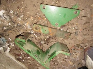 JOHN DEERE PLOW 1350 1450 HYDRAULIC CYLINDER MOUNTING BRACKET ASSEMBLY AA15824 - Picture 1 of 3