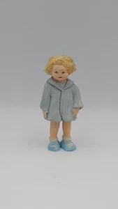Austin Production Daze Mortensen Arcilla Escultura Niña Abrigo Azul Figura Envío Gratis - Imagen 1 de 5